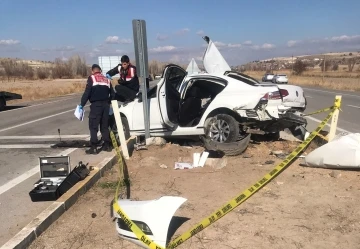 Konya’da otomobille kamyonet çarpıştı: 1 ölü, 4 yaralı
