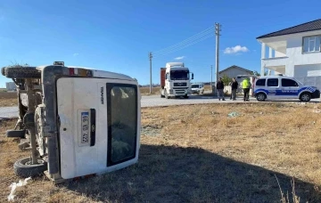 Konya’da tır ile minibüs çarpıştı: 3 yaralı
