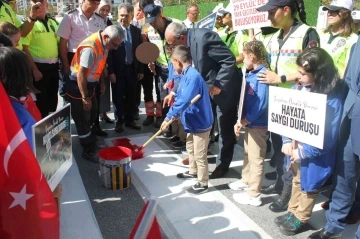 Konya’da yaya önceliği için yaya geçidi çizgisi kırmızıya boyandı
