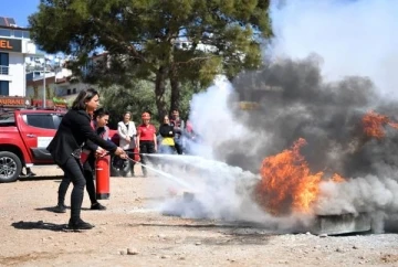 Konyaaltı Belediyesi'nde personele uygulamalı afet eğitimi