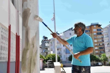 Konyaaltı’nda okullara bakım
