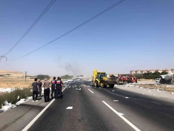 Köpük tabak yüklü tır yandı
