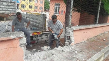 Körfez Belediyesi okulların eksikliklerini gideriyor
