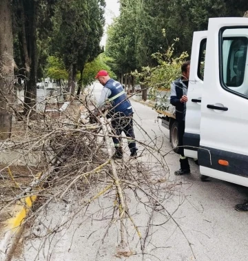 Körfez’de mezarlıklara genel bakım
