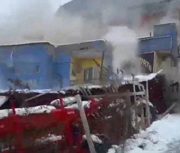 Korku dolu anlar kamerada: Deprem anına ait yeni görüntüler ortaya çıktı
