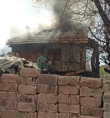 Korkuteli'de ev yangını: 1 ölü