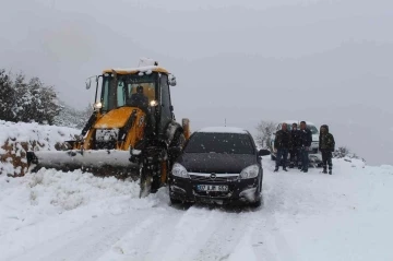 Korkuteli’de karla yoğun mücadele
