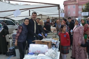 Korkuteli'nde öğrencilerden depremzedeler için kermes