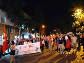 Köyceğiz’de Cumhuriyet’in 100. yıl kutlamaları fener alayı ile taçlandı
