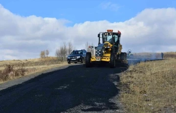 Köylerde asfalt çalışmaları devam ediyor
