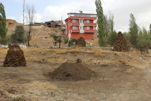 Köyleri doğal gazı: Tezek
