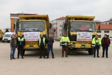 Köylülerden deprem bölgesine odun desteği