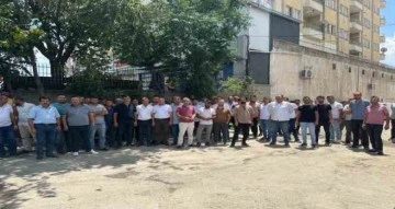 Kozluk Belediyesi çalışanları iş bırakma eyleminde