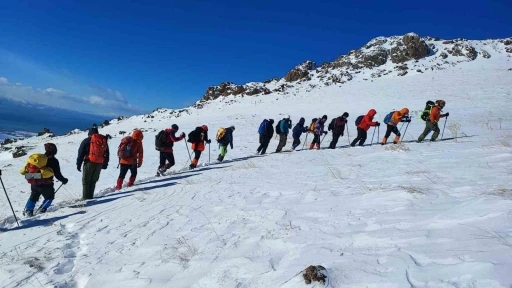 Küçük Erek Dağı’na zirve tırmanışı
