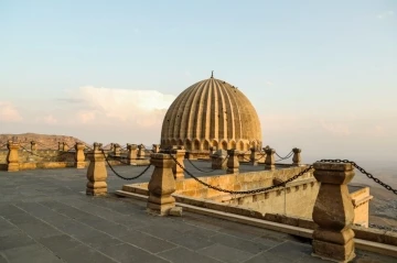 Kudüs’ü Mardin’e benzeten Dr. Karadeniz: &quot;Mardin’de konfor ve lükse aldananlar geçmişe dönüş yaşayabiliyor&quot;
