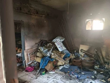 Kumlu’da yanan evde maddi hasar oluştu
