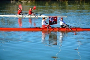 Kürekçiler Cumhuriyet bayramı için gösteri yaptı
