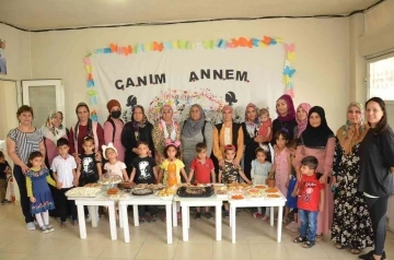 Kursiyer annelerin ’Anneler Günü’ mutluluğu
