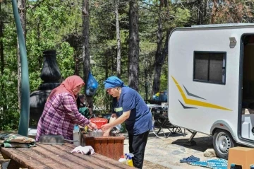 Kurtboğazı Barajı’nda bulunan karavan parkına ziyaretçi akını
