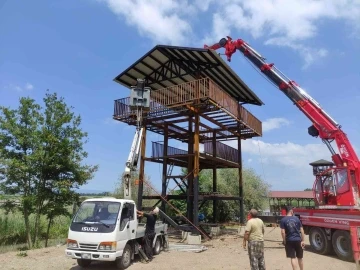 Kuş gözlem kulesi yükseliyor
