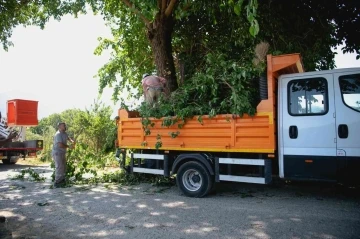 Kuşadası Belediyesi ekipleri ilçede çalışmalarını sürüdürüyor
