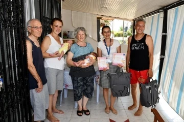 Kuşadası Belediyesi’nin ’Hoş Geldin Bebek’ ziyaretleri devam ediyor
