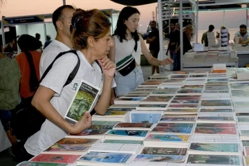 Kuşadası Kitap Fuarı 300 bin kişiyi ağırladı
