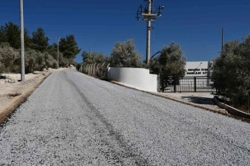 Kuşadası’nda bir haftada 29 bin 200 metrekare asfalt yol kaplandı
