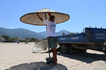 Kuşadası’nda ücretsiz şezlong ve şemsiye uygulaması devam ediyor
