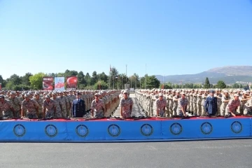 Kütahya’da acemi eğitimlerini tamamlayan 797 er yemin etti
