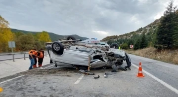 Kütahya’da ağaca çarparak devrilen minibüsün sürücüsü hayatını kaybetti
