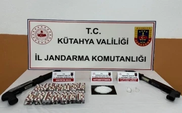 Kütahya’da apart otelde uyuşturucu ve silah ele geçirildi: 3 şüpheli tutuklandı
