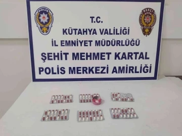 Kütahya’da Bekçiler iki kişinin üzerinde uyuşturucu ele geçirdi
