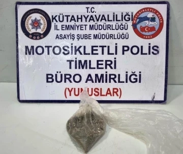 Kütahya’da bir şahsın üzerinde esrar bulundu
