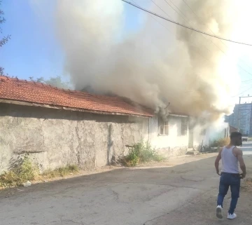 Kütahya’da ev yangını büyümeden söndürüldü
