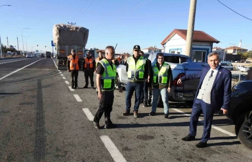 Kütahya’da orman emvali yüklü araçlara mobil denetim
