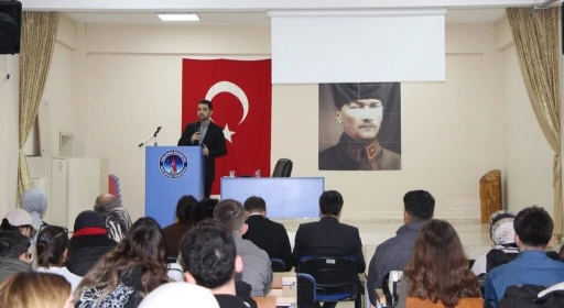 Kütahya’da &quot;Yeni medyada ifade özgürlüğü” konulu konferans
