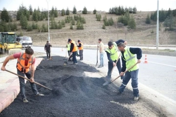 Kütahya’da sıcak asfalt serim çalışmaları devam ediyor
