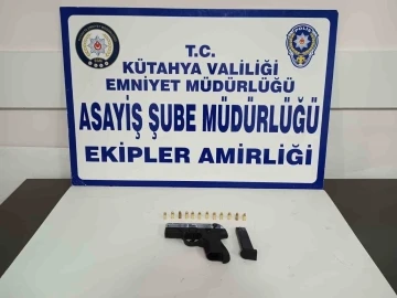 Kütahya’da yaya devriye ekiplerince 66 şahıs, 4 aracın sorgusu, GBT kontrolü ve denetimi yapıldı
