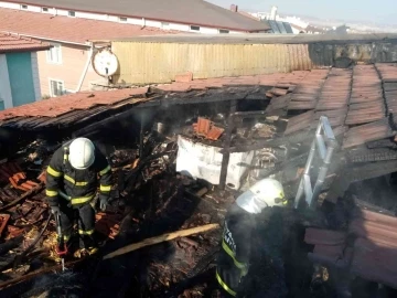 Kütahya’daki çatı yangını korkuttu
