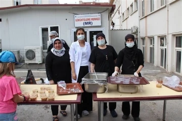 Kütahya Evliya Çelebi Hastanesi çalışanlarından aşure ikramı
