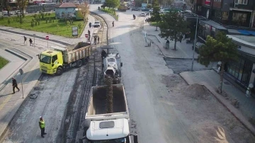 Kütahya’nın Çinigar Caddesi’nde asfalt mesaisi
