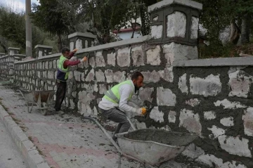 Kütahya şehir merkezindeki mezarlıklar yenilendi
