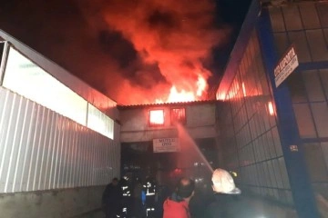 Kütahya'da oto tamirhanesinde yangın