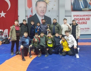 Kütahyalı sporcular Sakarya’dan madalya ile döndü
