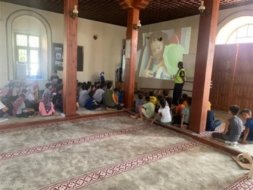 Kuyucak’ta Yaz Kur’an kursu öğrencilerine trafik eğitimi verildi
