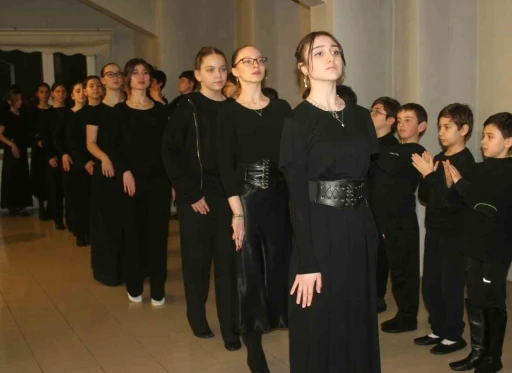 Kuzey Kafkas halk dansını gelecek nesillere aktarmayı amaçlıyorlar
