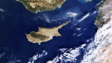 Kuzey Kıbrıs'ta sürpriz hamle! Cumhurbaşkanlığına aday olacağının sinyallerini verdi