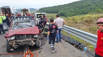 Kuzey Marmara Otoyolu’nda feci kaza: 2’si ağır 6 yaralı
