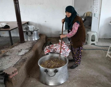 Lapseki’de 50 yıllık Cuma geleneği
